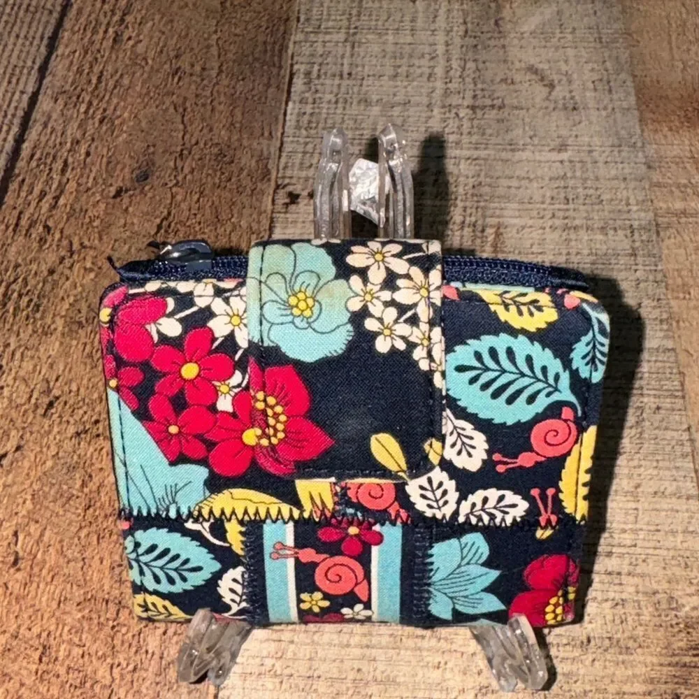 Vera Bradley bifold wallet - Picture 2 of 9